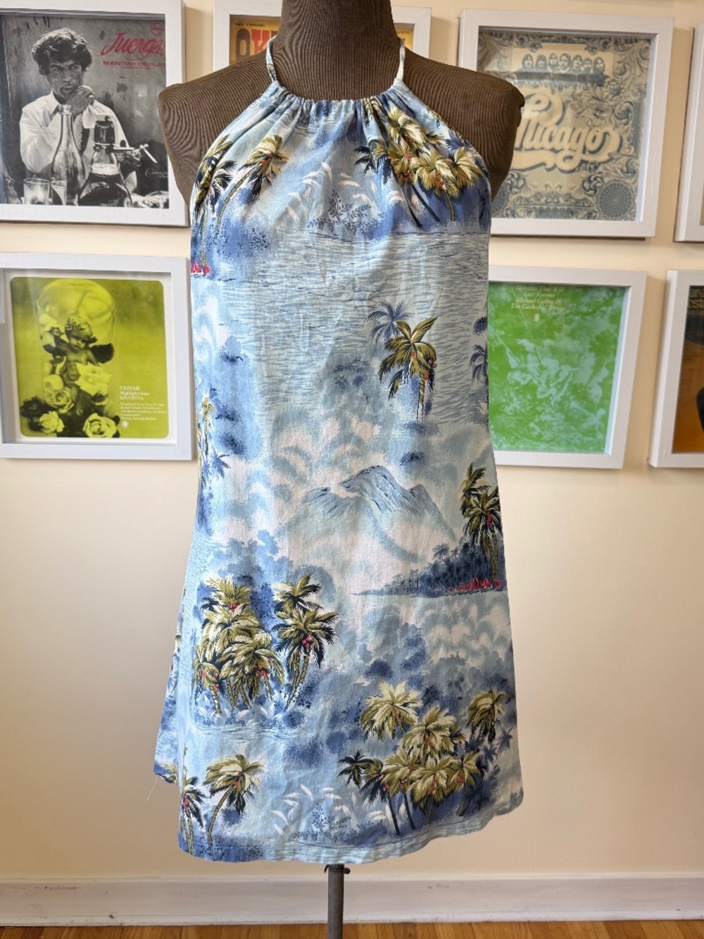 VINTAGE 90s TROPICAL HALTER MINI DRESS – BLUE HAWAIIAN BEACHY VACATION DRESS